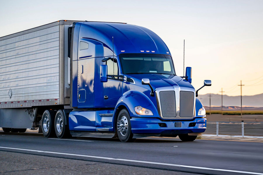 How Semi Truck Repair Services Improve Fleet Efficiency