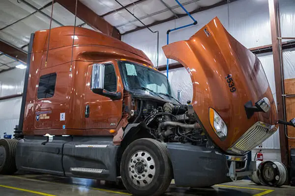 Truck Trailer Mechanic shop in Cincinnati, OH. Fleetbarn 