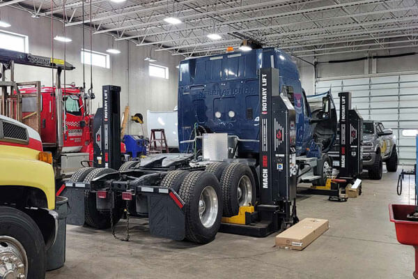 Mobile Heavy-Duty Repair: An Essential Service for Modern Carriers - by FleetBarn  